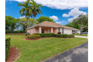 570 SE 18th Ln, Homestead, FL 33033, Sold 06/05/23