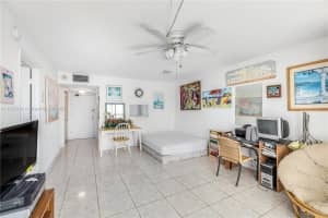 345 Ocean Dr APT 401, Miami Beach, FL 33139, Sold 07/17/23