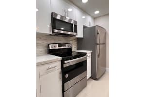 8160 Geneva Ct, Doral, FL 33166, Sold 05/18/23