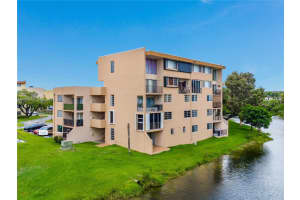 8897 Fontainebleau Blvd APT 112, Miami, FL 33172, Sold 05/31/23