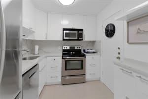 800 West Ave APT 426, Miami Beach, FL 33139, Sold 06/29/23