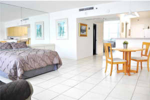 100 Lincoln Rd 828, Miami Beach