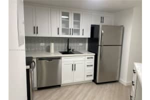 905 Brickell Bay Dr APT 1621, Miami, FL 33131, Sold 05/15/23