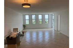 5401 Collins Ave APT 431, Miami Beach, FL 33140, Sold 12/01/23