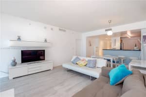Vizcayne, 244 Biscayne Blvd APT 304, Miami, FL 33132, Sold 08/07/23