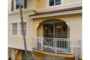8964 W Flagler St APT 215, Miami, FL 33174, Sold 06/15/23