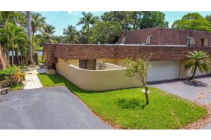 7368 Oakland Hills Dr, Hialeah, FL 33015, Sold 06/01/23