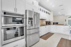 527 SE 23rd Dr, Homestead, FL 33033, Sold 08/18/23
