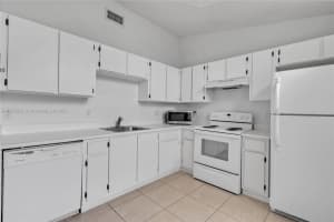 10845 NW 3rd Ct, Pembroke Pines, FL 33026, Sold 06/01/23
