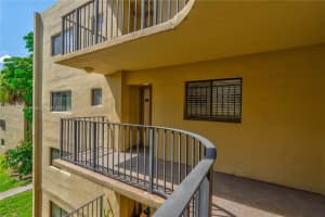 8625 NW 8th St APT 313, Miami, FL 33126, Sold 07/06/23