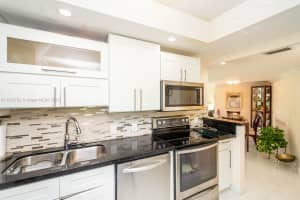 3401 N Country Club Dr APT 215, Aventura, FL 33180, Sold 12/01/23