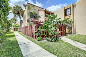 231 W Park Dr Apt 104-4, Miami, FL 33172, Sold 07/10/23