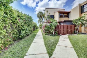 231 W Park Dr Apt 104-4, Miami, FL 33172, Sold 07/10/23