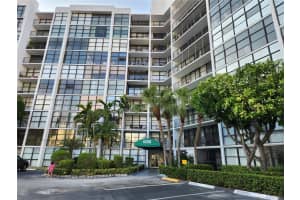 1000 Parkview Dr APT 801, Hallandale Beach, FL 33009, Sold 06/22/23