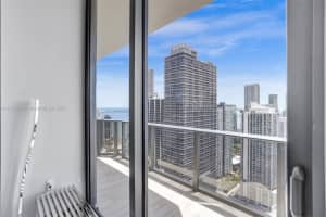 55 SW 9th St Apt 4404, Miami, FL 33130, Sold 11/13/23