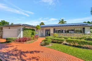 7253 Loch ness Dr, Miami Lakes, FL 33014, Sold 09/15/23