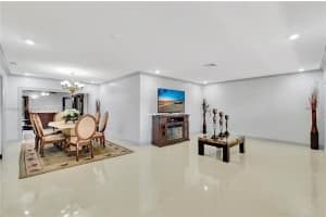 7253 Loch ness Dr, Miami Lakes, FL 33014, Sold 09/15/23