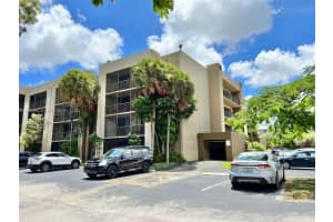 8615 NW 8th St APT 402, Miami, FL 33126, Sold 05/31/23