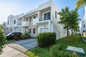 10263 NW 72nd St, Doral, FL 33178, Sold 08/21/23
