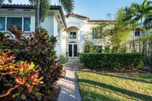 4419 N Bay Rd, Miami Beach, FL 33140, Sold 08/14/23
