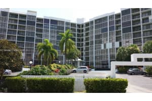 1000 Parkview Dr APT 829, Hallandale Beach, FL 33009, Sold 09/28/23