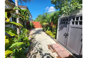 8433 NW 189th St APT 1107, Hialeah, FL 33015, Sold 10/02/23
