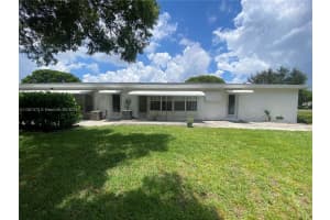 7352 W Oakridge Cir #35b, Lantana, FL 33462, Sold 08/10/23