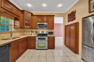 2822 Cayenne Ave, Hollywood, FL 33026, Sold 07/17/23