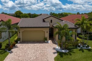 8720 E Baypoint Cir, Pompano Beach, FL 33076, Sold 08/25/23