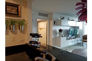 31 SE 5th St APT 303, Miami, FL 33131, Sold 08/17/23