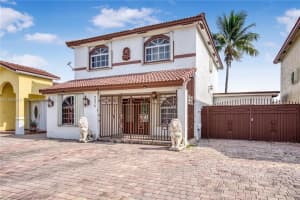 9979 NW 123rd St, Hialeah Gardens, FL 33018, Sold 08/31/23