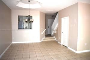 8230 NW 10th St APT 7, Miami, FL 33126, Sold 08/01/23