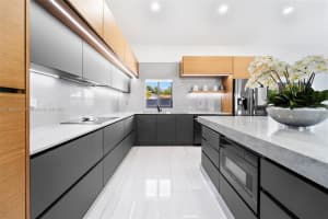 19494 NW 61st Ave, Hialeah, FL 33015, Sold 07/17/23