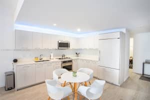55 SW 9th St Apt 3210, Miami, FL 33130, Sold 10/04/23