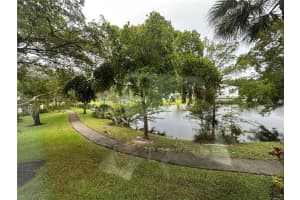 100 NW 76th Ave Apt 202-2, Plantation, FL 33324, Sold 07/10/23