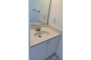 8035 NW 8th St APT 11, Miami, FL 33126, Sold 08/23/23