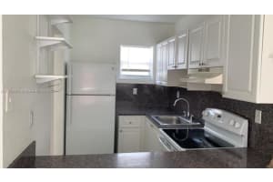 8035 NW 8th St APT 11, Miami, FL 33126, Sold 08/23/23