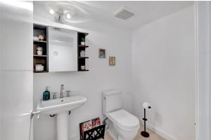 185 SW 7th St APT 901, Miami, FL 33130, Sold 09/19/23