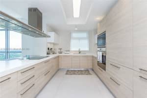 17301 Biscayne Blvd APT 2001, Aventura, FL 33160, Sold 10/10/23