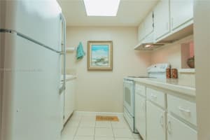 894 SW 9th St Cir APT 8, Boca Raton, FL 33486, Sold 08/28/23