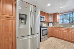 230 NW 87th Ave APT I201, Miami, FL 33172, Sold 10/13/23