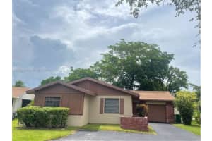 2202 Nova Village Dr, Davie, FL 33317, Sold 01/17/24