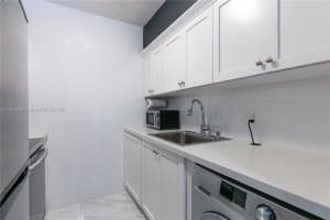 925 SW 11th Ave #12j, Hallandale Beach, FL 33009, Sold 02/19/24