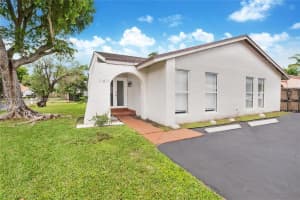 11417 SW 35th Ln, Miami, FL 33165, Sold 08/15/23