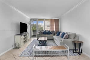 3725 S Ocean Dr APT 319, Hollywood, FL 33019, Sold 01/31/24