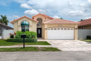 7472 NW 169th Ln, Hialeah, FL 33015, Sold 09/28/23