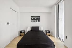 185 SW 7th St APT 2700, Miami, FL 33130, Sold 09/29/23