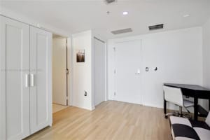 185 SW 7th St APT 2700, Miami, FL 33130, Sold 09/29/23