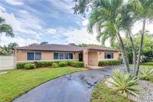 5727 SW 117th Ave, Cooper City, FL 33330, Sold 09/28/23