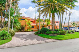 7015 N Augusta Dr, Hialeah, FL 33015, Sold 10/17/23